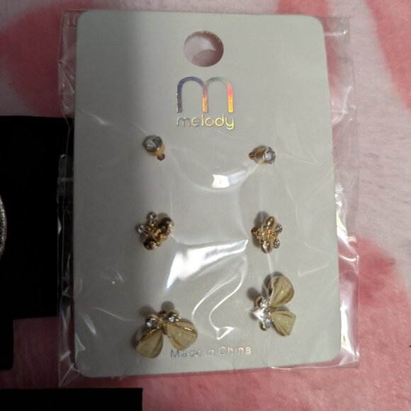 ~Earring bundle - Picture 2 of 4